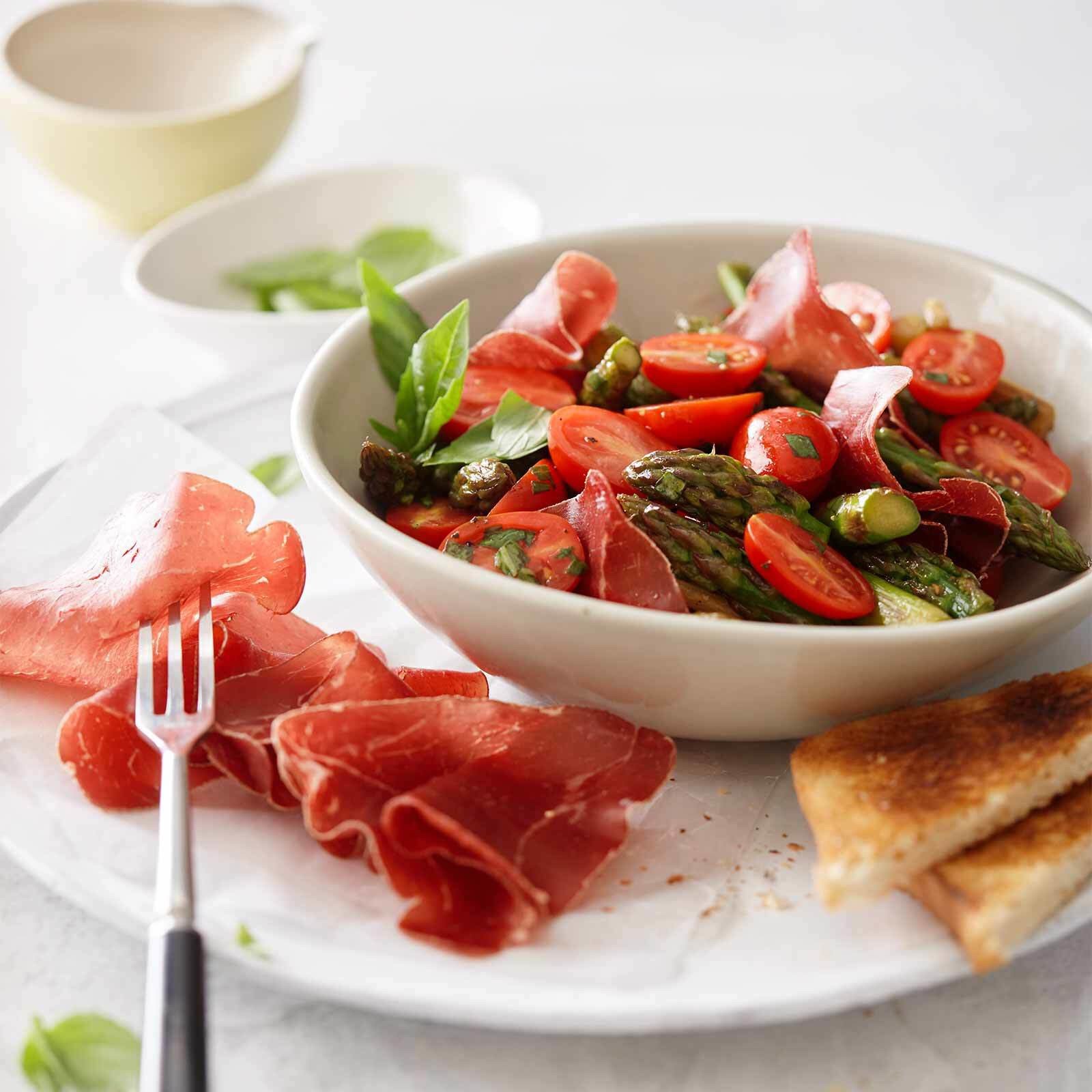 Spargelsalat mit Bündnerfleisch
