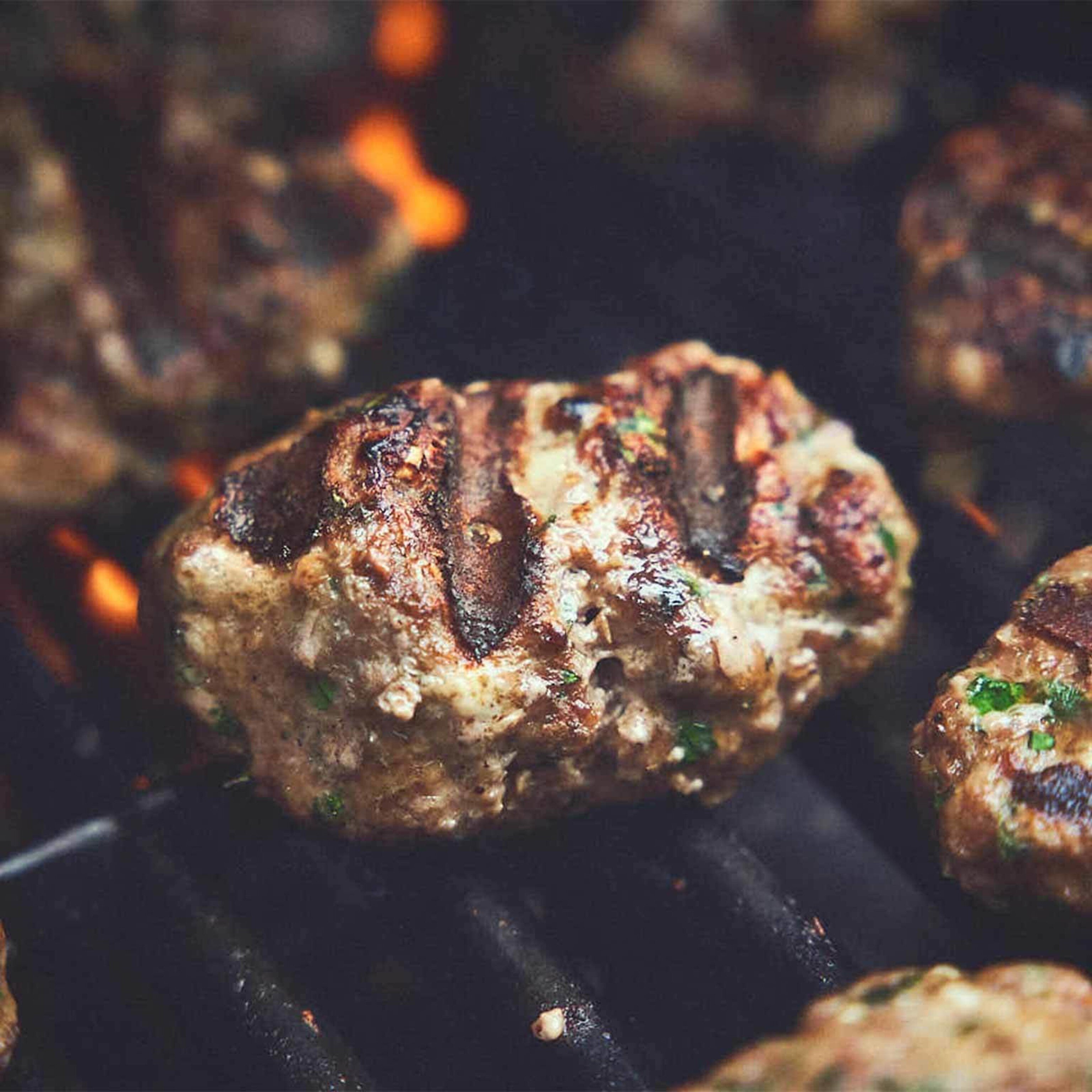 Türkische Köfte vom Gasgrill