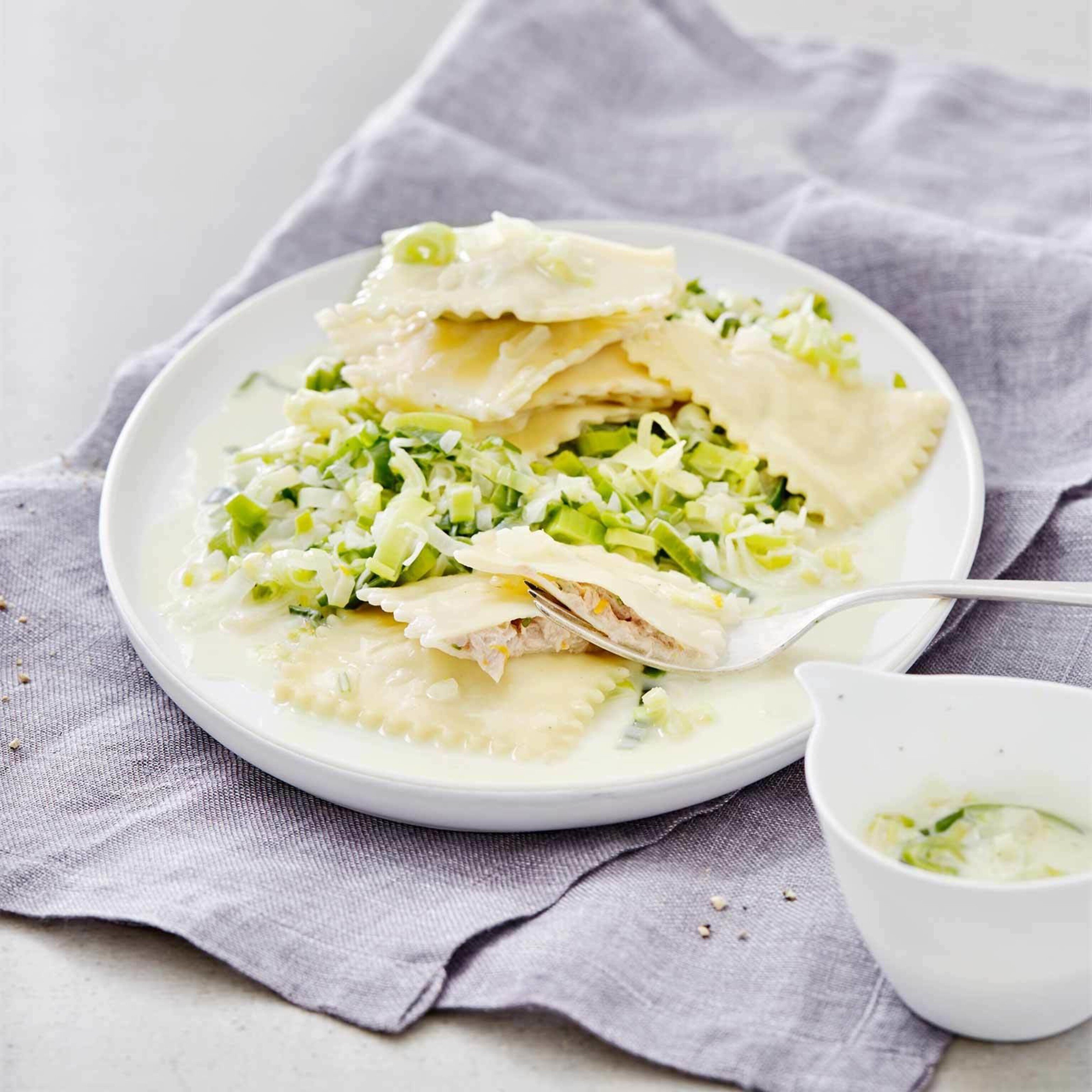 Thonravioli auf Rahmlauch