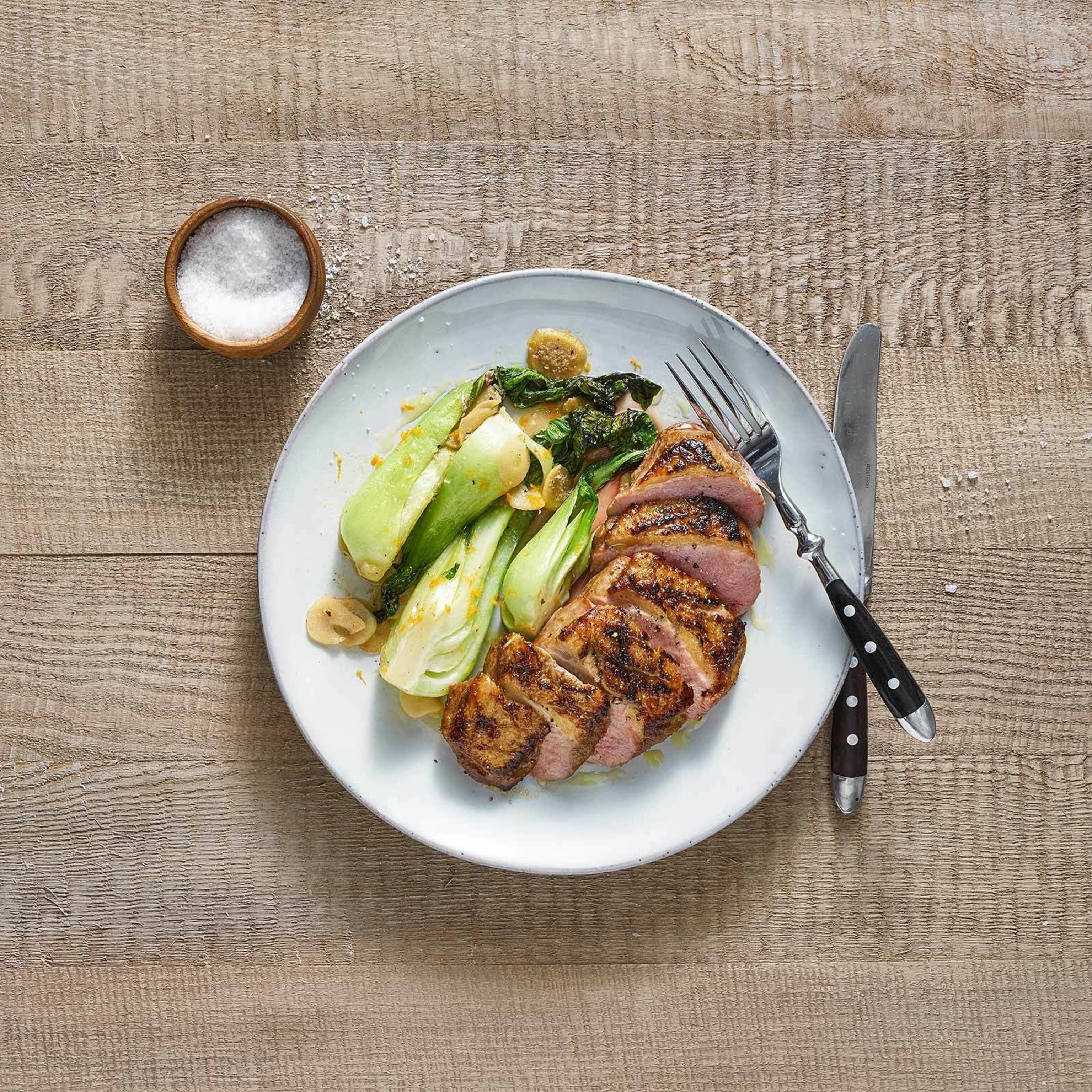 Magrets de canard au gingembre et pak-choï